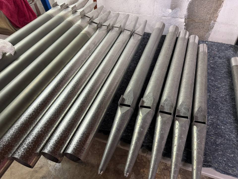 Great Principal pipes in the process of cleaning, clean pipes to the left