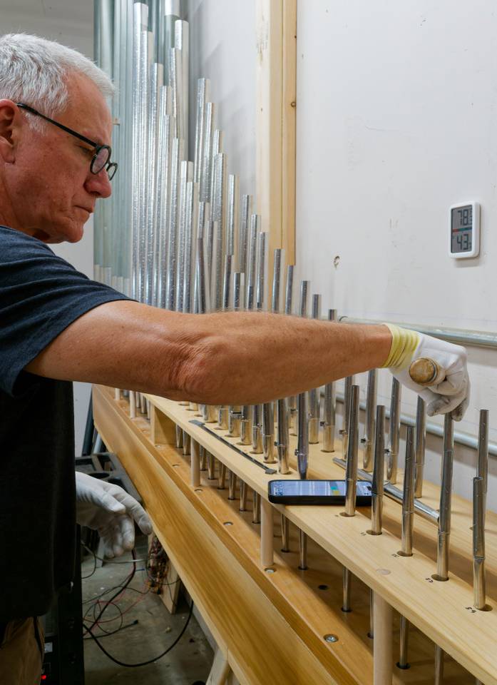 Roughly cutting pipes to length for final regulation onsite